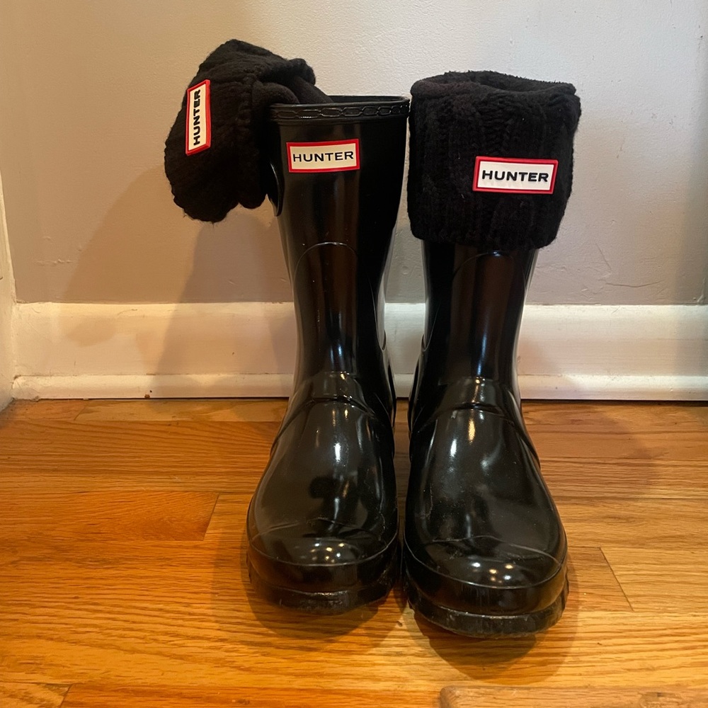 Hunter Short Wellie boots with matching liner socks
